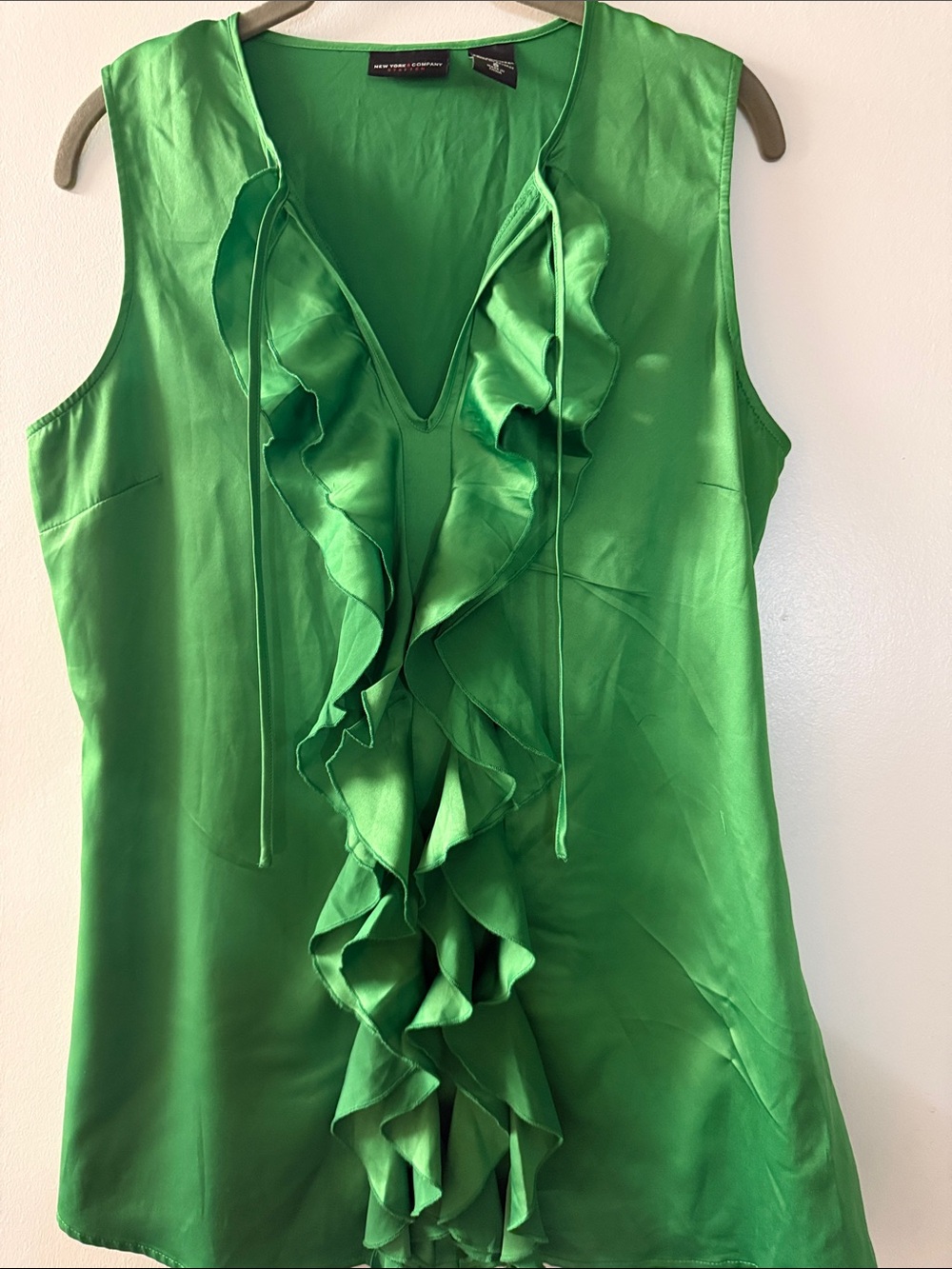 New York & Company Green Ruffle V-Neck Sleeveless Camisole